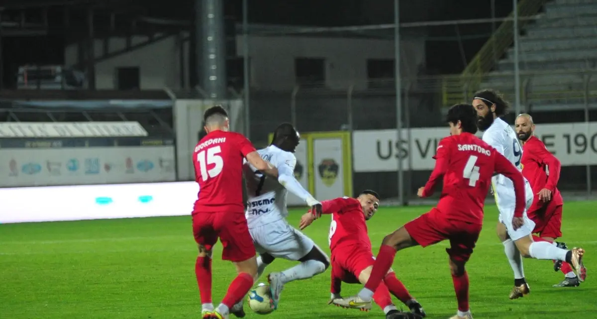 Viterbese sempre più giù