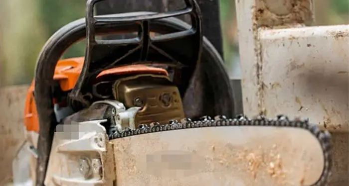 Rissa tra calciatori under 19, genitore in tribuna brandisce una motosega