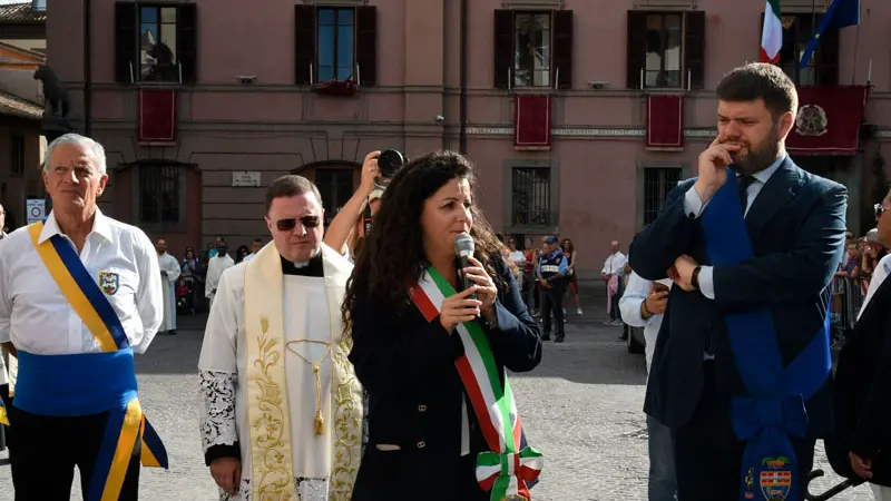 Il corpo di Santa Rosa in processione con il corteo storico