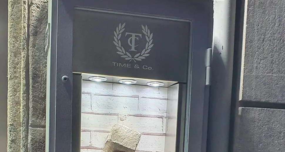 Viterbo: il sampietrino della spaccata finisce in vetrina