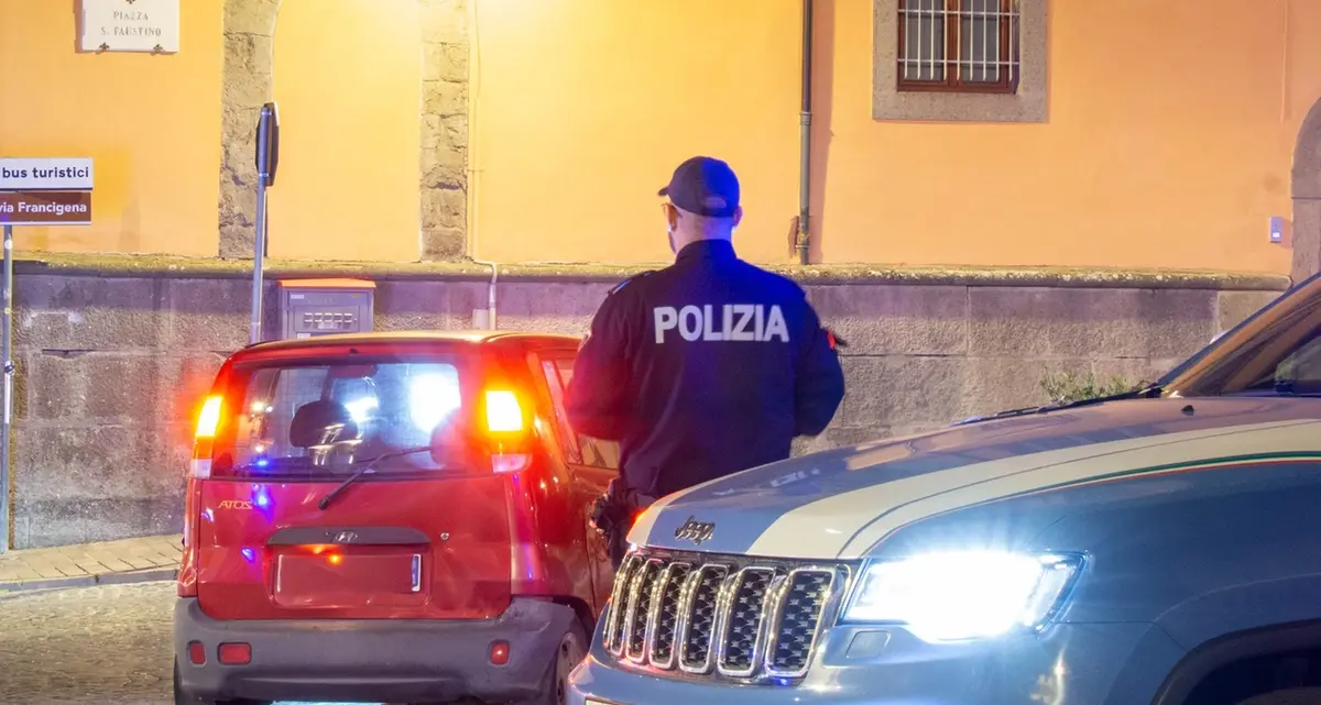 Viterbo: tentano di entrare in un’abitazione ma il vicino chiama la polizia, fermati in due