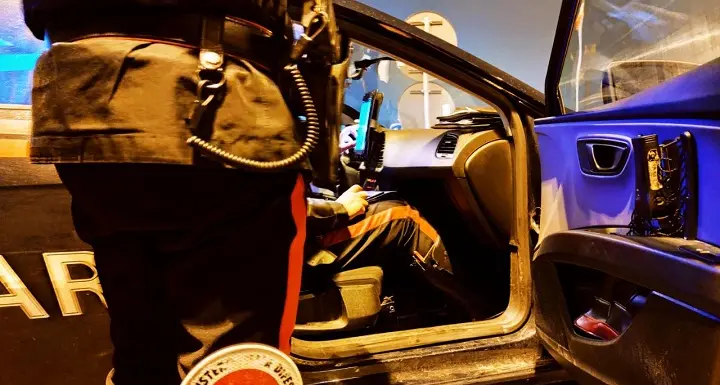 Alla guida di un'auto rubata: denunciato per ricettazione