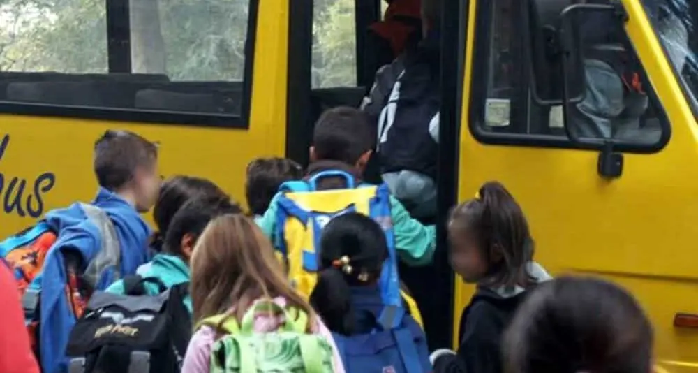 «Scuolabus ad accesso limitato e insegnanti in gita con i mezzi pubblici»